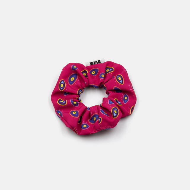 wild barks the eye scrunchy