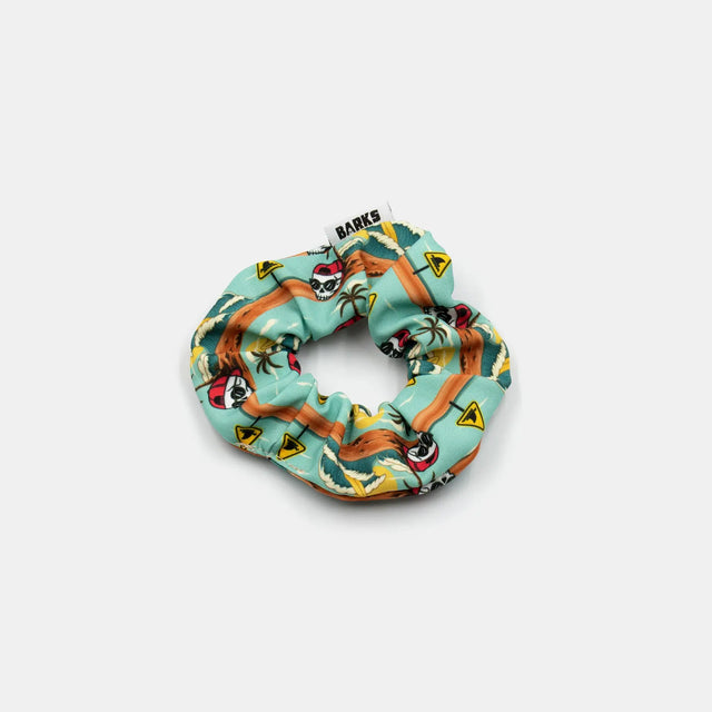 wild barks skull on the beach scrunchy